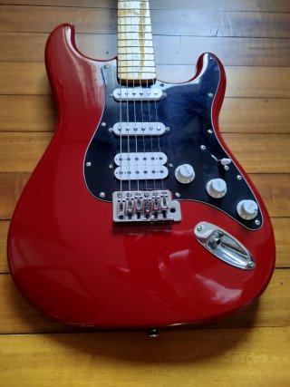 Guitarra Eléctrica Roja Tipo Stratocaster