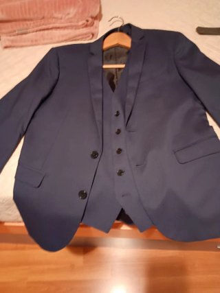 Traje completo azul: chaqueta, chaleco y pantalón