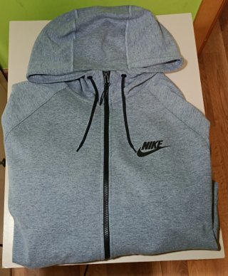 Sudadera Nike Tech Essentials Gris