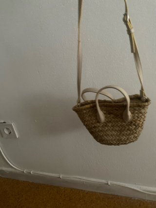 Bolso de paja tipo cesta