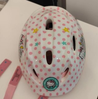 Equipación de cascos rodilleras y coderas niña