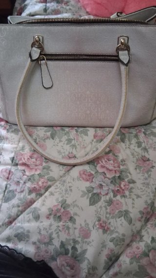 Bolso Guess Blanco y Rosa en perfecto estado