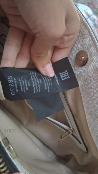 Bolso Guess Blanco y Rosa en perfecto estado