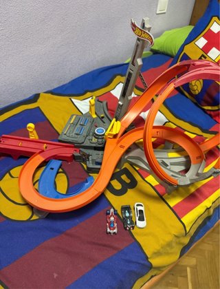 Pista Hot Wheels con coches