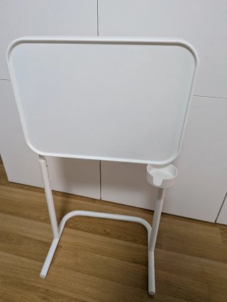 Mesa auxiliar BJORKASEN blanca