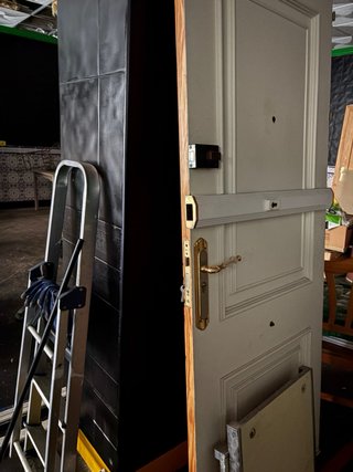 Puerta de entrada de madera
