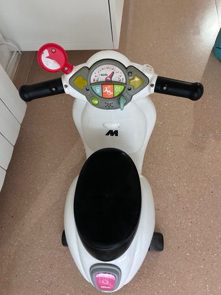 Moto Vespa Niño Blanca