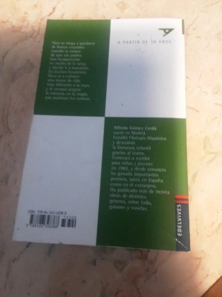 Libro juvenil "Un amigo en la selva"