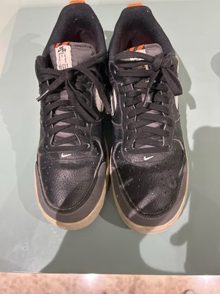 Nike Air Force 1 Negras y Beige
