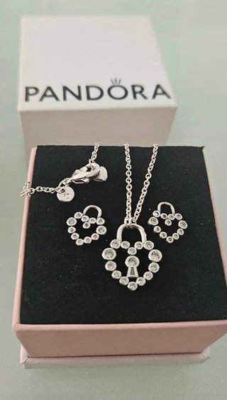 Conjunto Pandora Collar y Pendientes Corazón