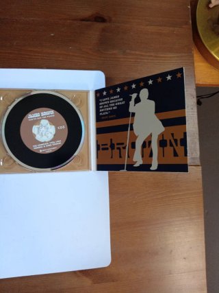 CDs Santana, James Brown, Bob Marley