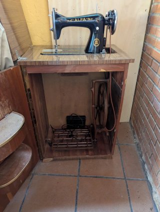 Máquina de coser Alfa