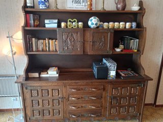 Mueble rústico de madera maciza