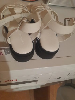 Sandalias cangrejeras blancas
