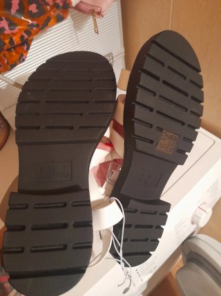 Sandalias cangrejeras blancas