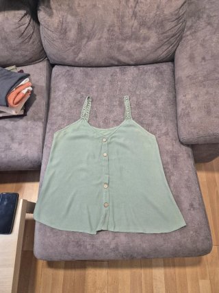 Blusa verde tirantes botones