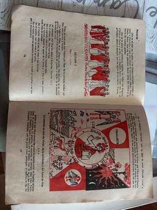 Libro antiguo de catecismo de 1962