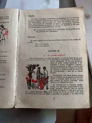 Libro antiguo de catecismo de 1962
