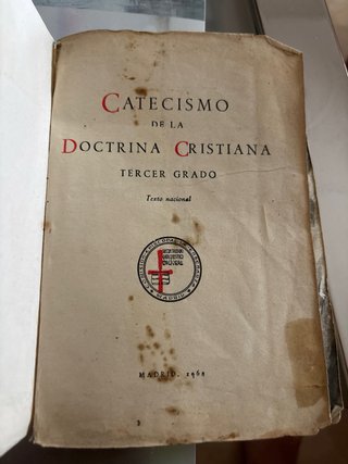 Libro antiguo de catecismo de 1962