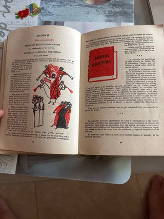 Libro antiguo de catecismo de 1962