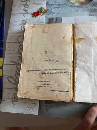 Libro antiguo de catecismo de 1962