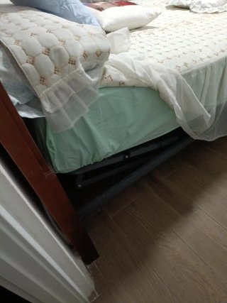 Cama con edredón y cubrecolchón