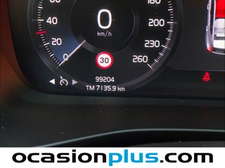 Volvo XC40 T3 Momentum Core 120 kW (163 CV)