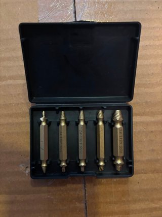 Juego de extractores de tornillos dañados