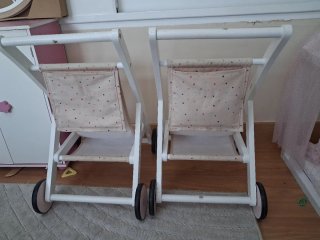2 Carritos de muñecas de madera