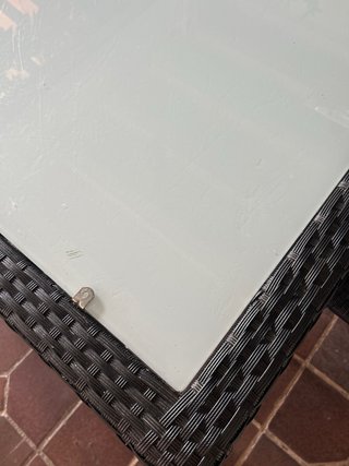 Tavolo da pranzo in rattan e vetro per 4 sedie