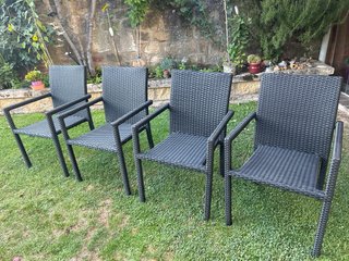 Tavolo da pranzo in rattan e vetro per 4 sedie