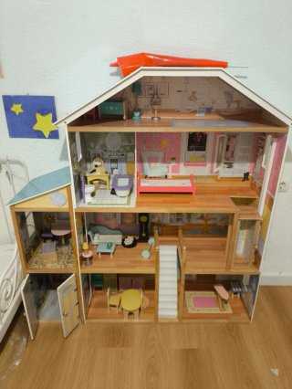 Casa de muñecas de madera