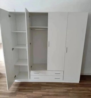 Armarios blancos de madera