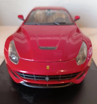 Ferrari F12 Berlinetta 1:24 Rojo