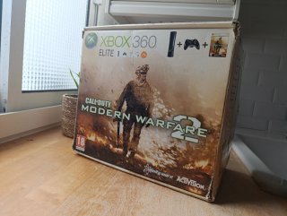 XBOX 360 Elite: COD Modern Warfare 2 Edition