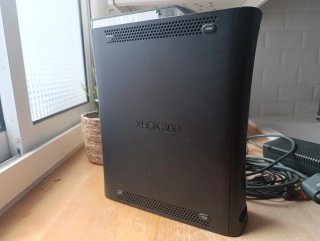 XBOX 360 Elite: COD Modern Warfare 2 Edition