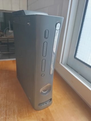 XBOX 360 Elite: COD Modern Warfare 2 Edition