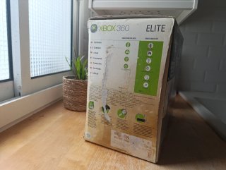 XBOX 360 Elite: COD Modern Warfare 2 Edition