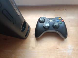 XBOX 360 Elite: COD Modern Warfare 2 Edition