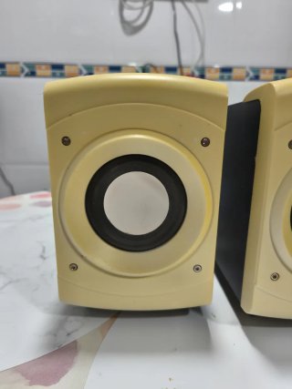 Mini altavoces por cable