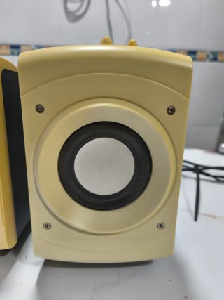 Mini altavoces por cable