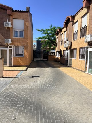 Se vende plaza de garaje en Meco, negociable.