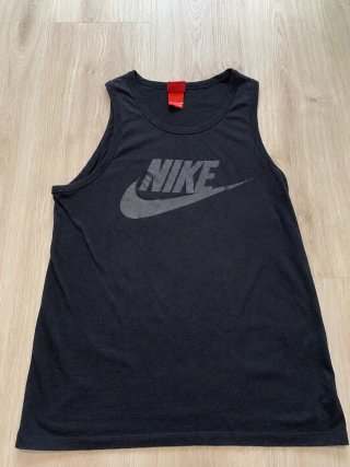 Camiseta tirantes Nike negra