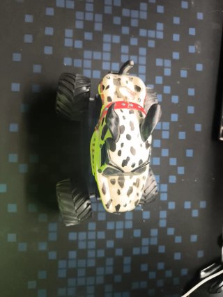Coche de juguete perro dálmata