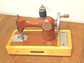 Máquina de coser juguete Made in USSR