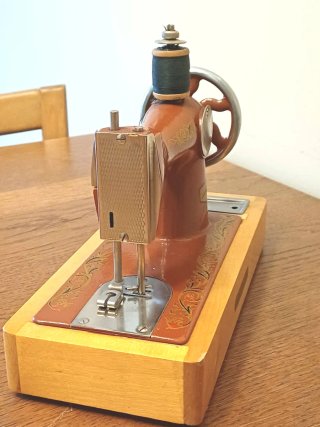 Máquina de coser juguete Made in USSR