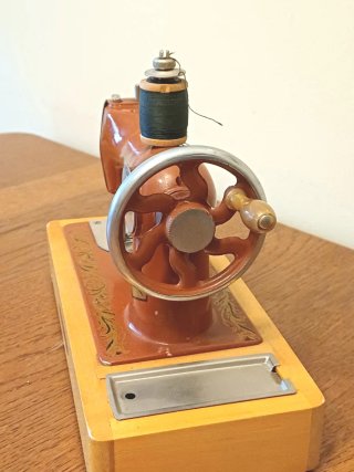 Máquina de coser juguete Made in USSR