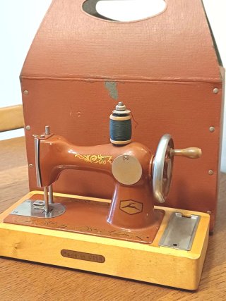 Máquina de coser juguete Made in USSR