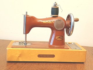 Máquina de coser juguete Made in USSR