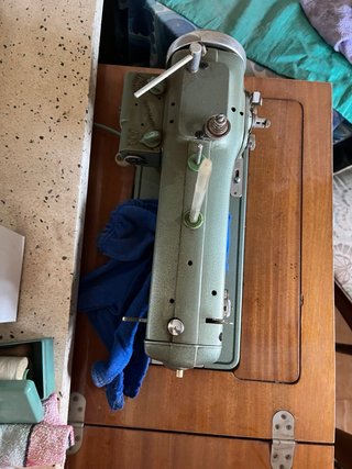 Máquina de coser Refrey Transforma con mueble